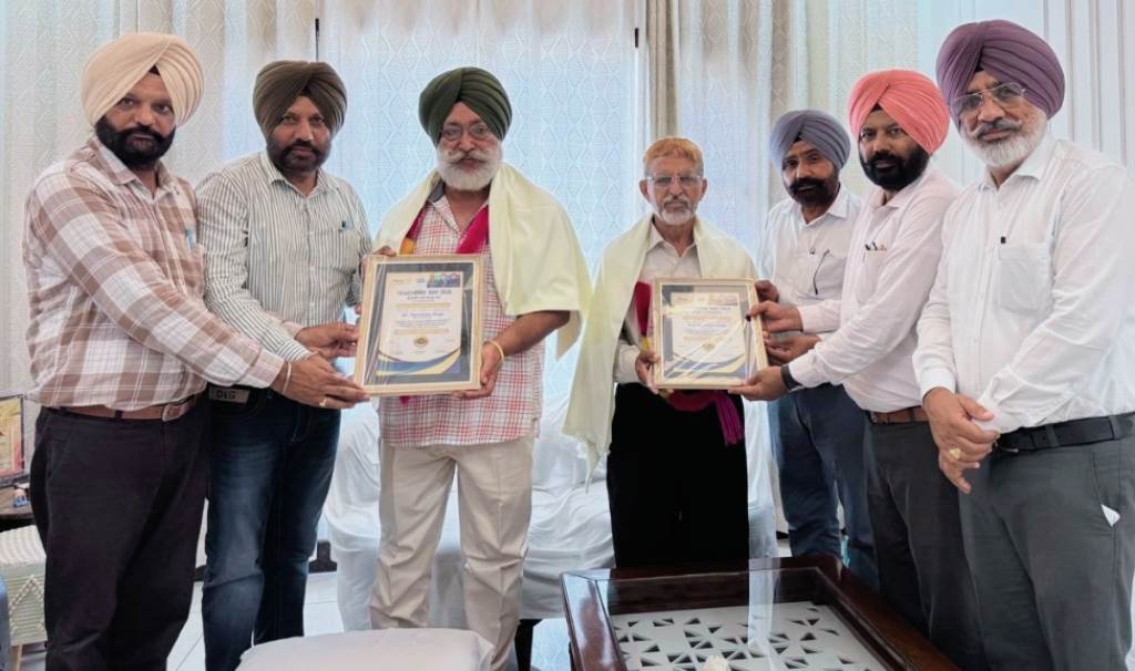 रोटरी क्लब टाउन ने दो सेवानिवृत्त शिक्षकों को किया सम्मानित शिक्षकों की सेवाओं को सम्मान देना समाज की जिम्मेदारी एडवोकेट तरलोचन सिंह